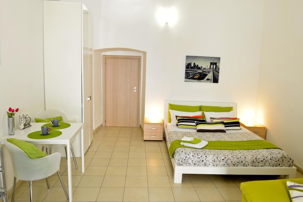B&B Affittacamere Del Teatro Brindisi Phòng bức ảnh