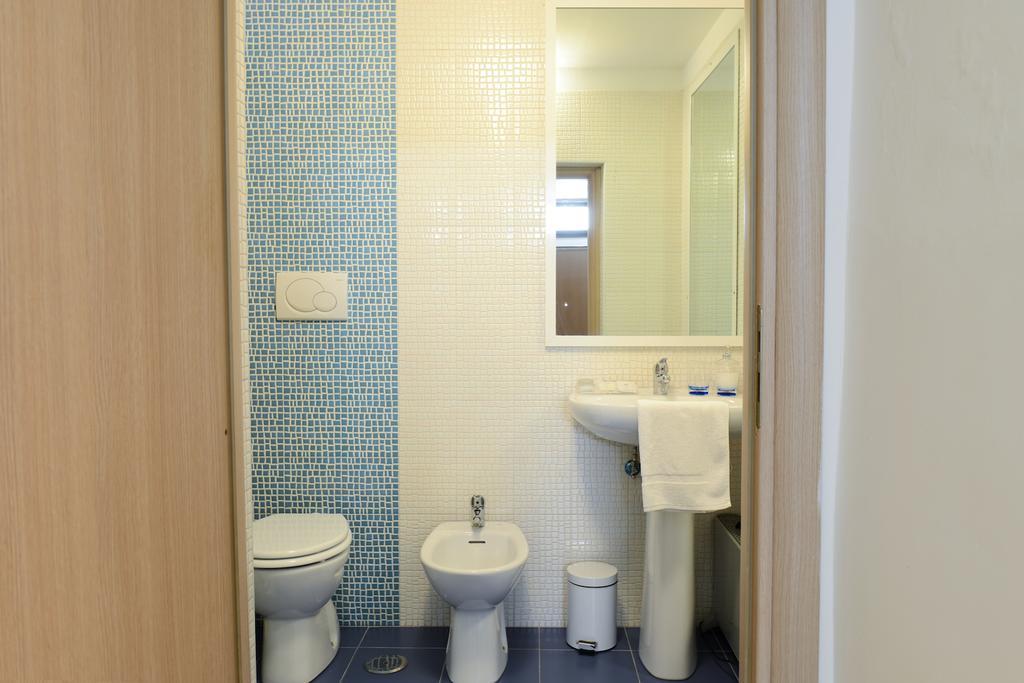 B&B Affittacamere Del Teatro Brindisi Phòng bức ảnh